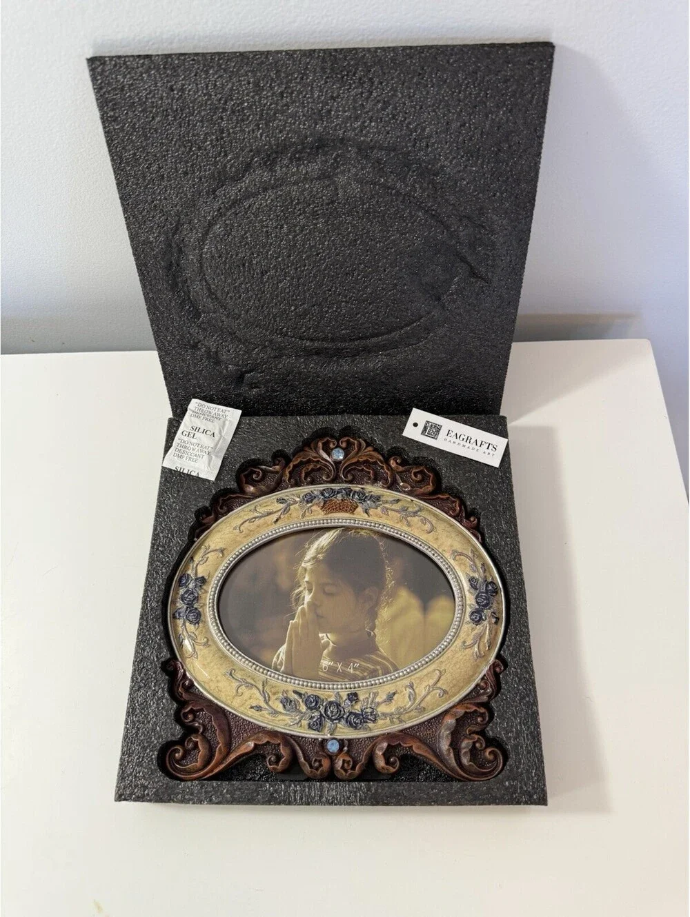 Decorative Art Oval Resin Photo Frame Blue Flowers & Stones 7.87”Lx.67”Wx8.07”H